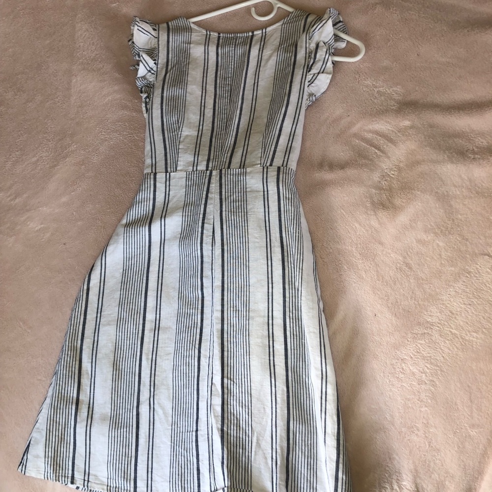Pretty Deep V-Line Sundress - Picture 3 of 3